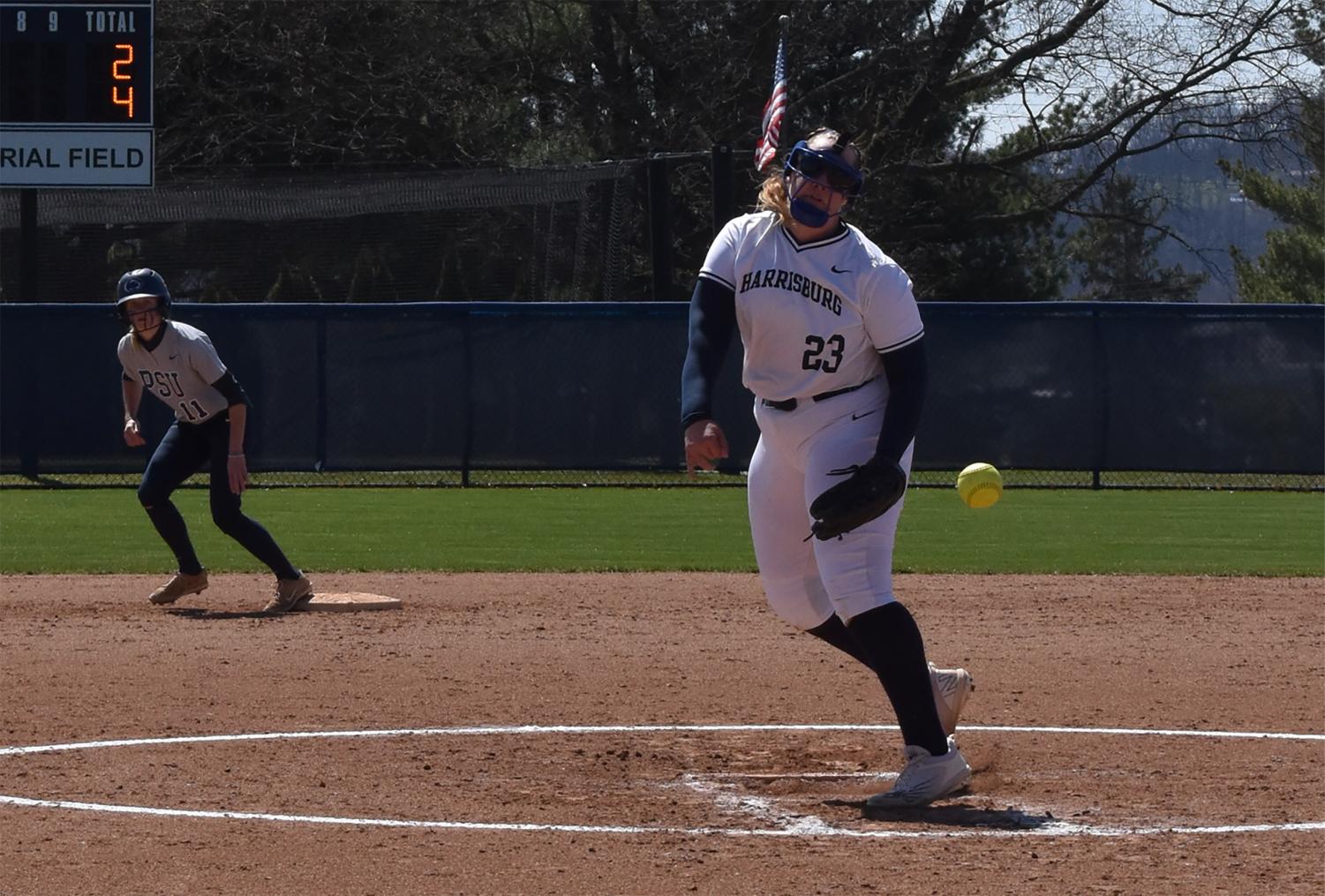 Baseball Falls To Rhode Island In Series Opener, 11-5 - University